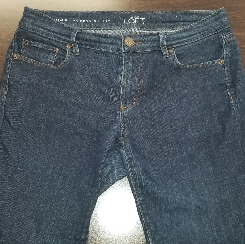 Ann Taylor Loft Dark Wash Skinny Jeans, Size 28